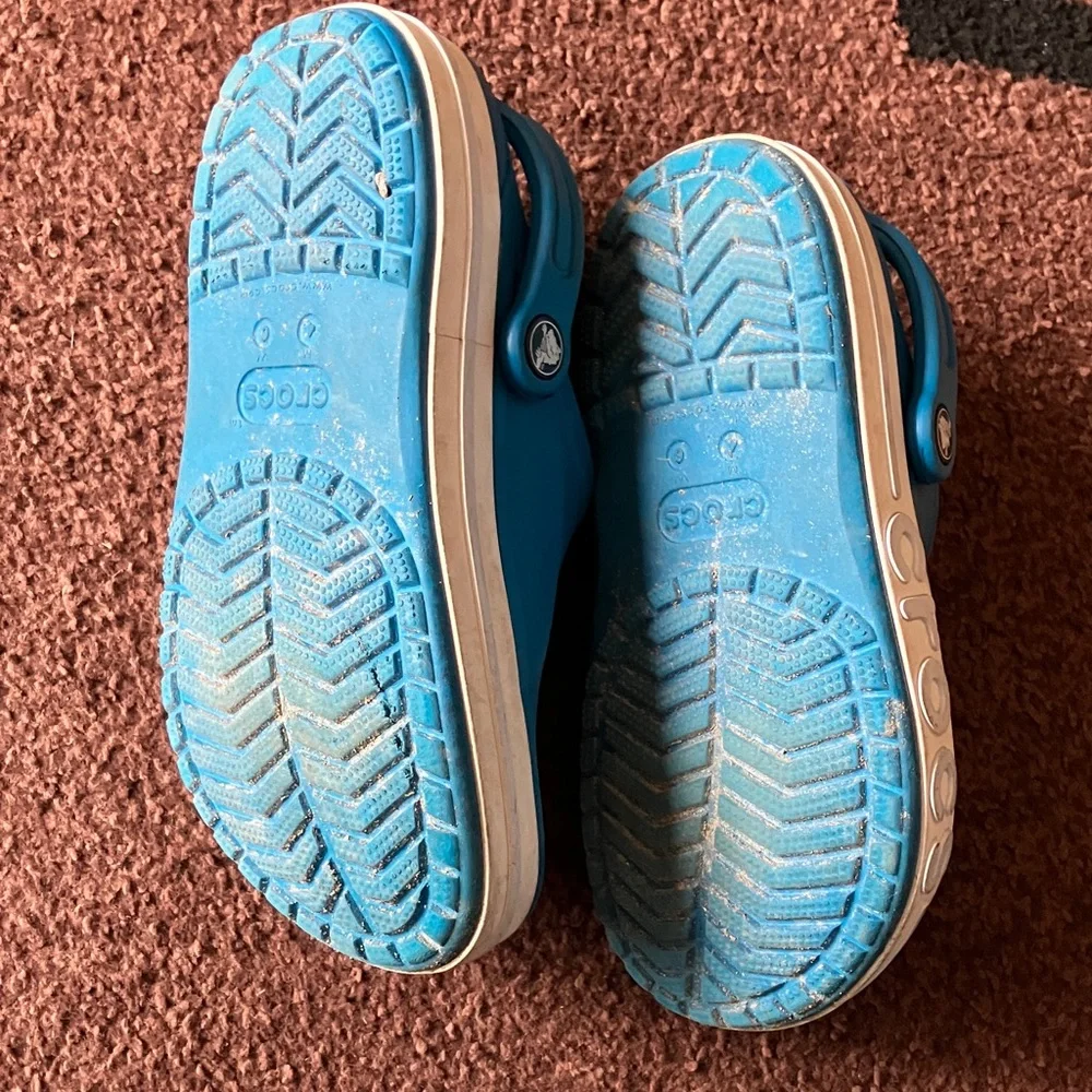 CROCS Kids Blue shoes size 4 - Picture 2 of 4